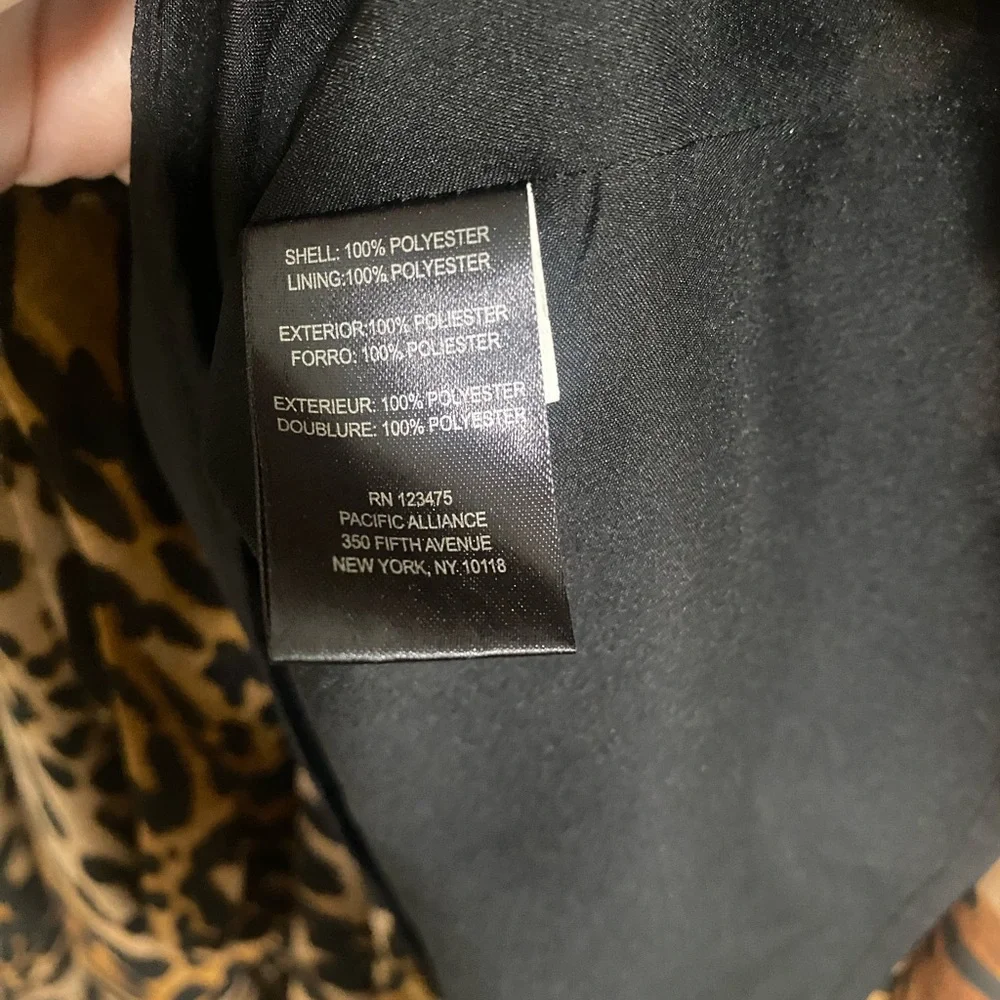 Tahari ASL Long Sleeve Surplice Leopard Print Dress with Tie Waist Size 8 - Picture 7 of 9